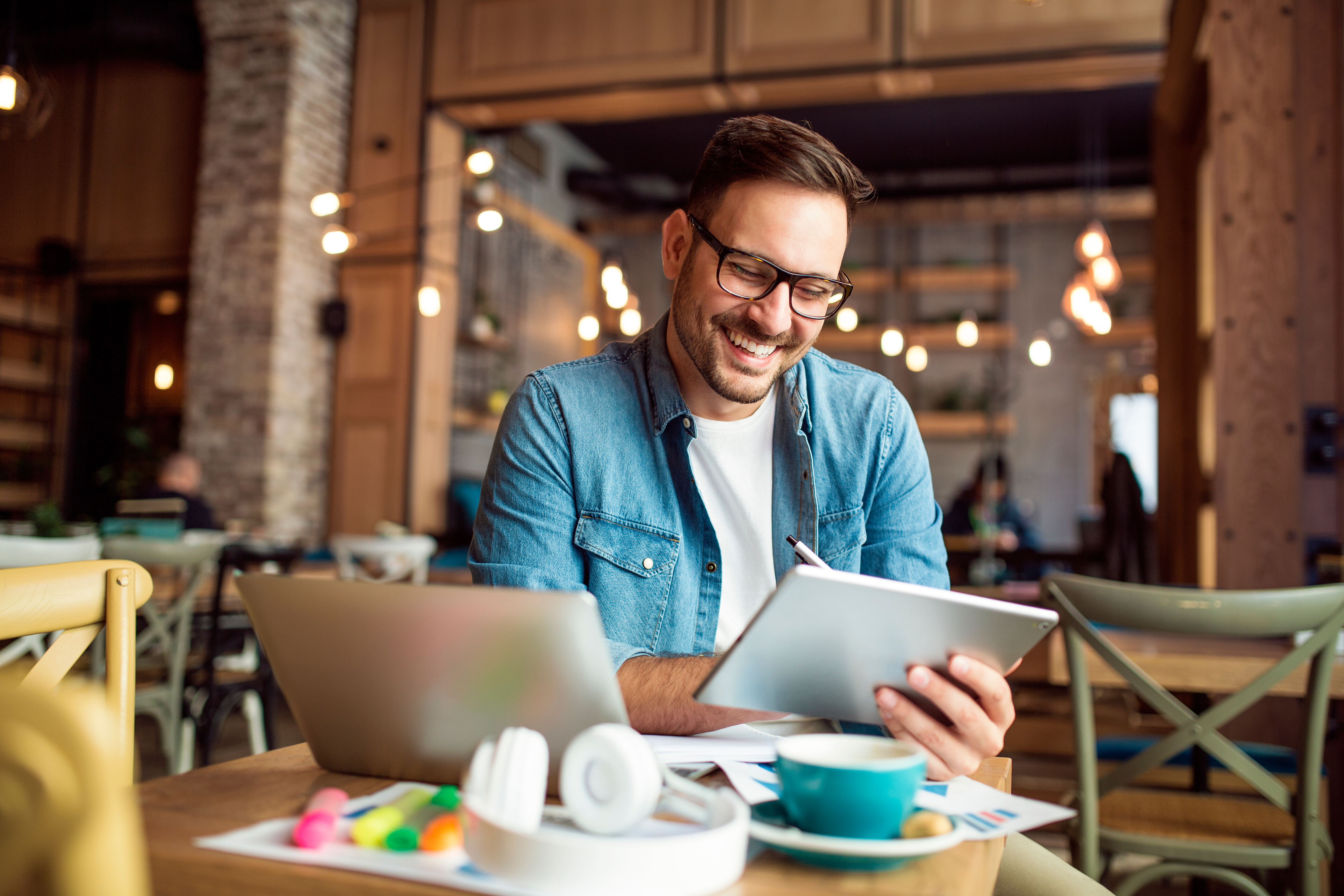 Background image: Managing your savings account